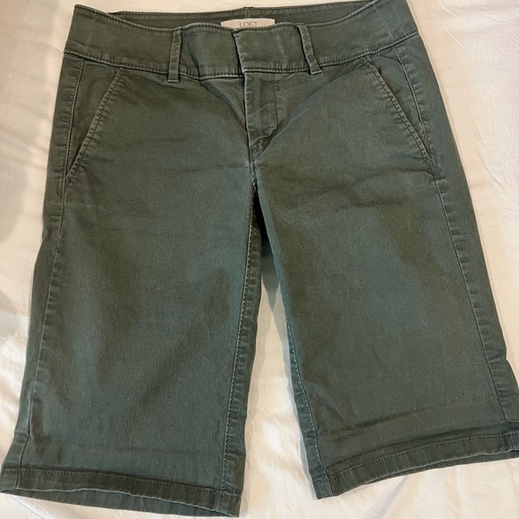 LOFT Women’s Olive Green Bermuda Shorts | Classic Twill Stretch Mid Rise - Picture 1 of 6